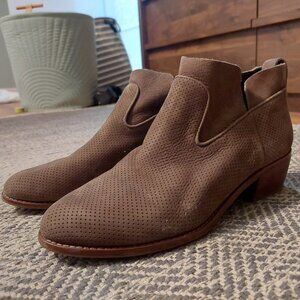 Nurture brown seude ankle boots